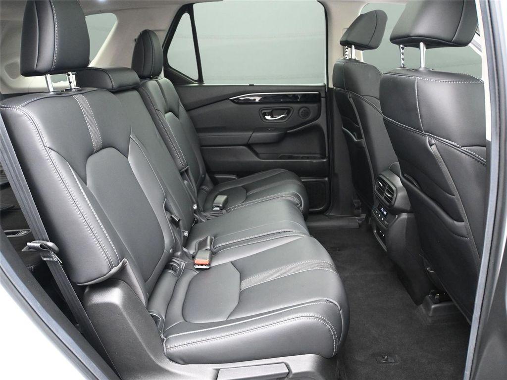 used 2025 Honda Pilot car, priced at $43,700