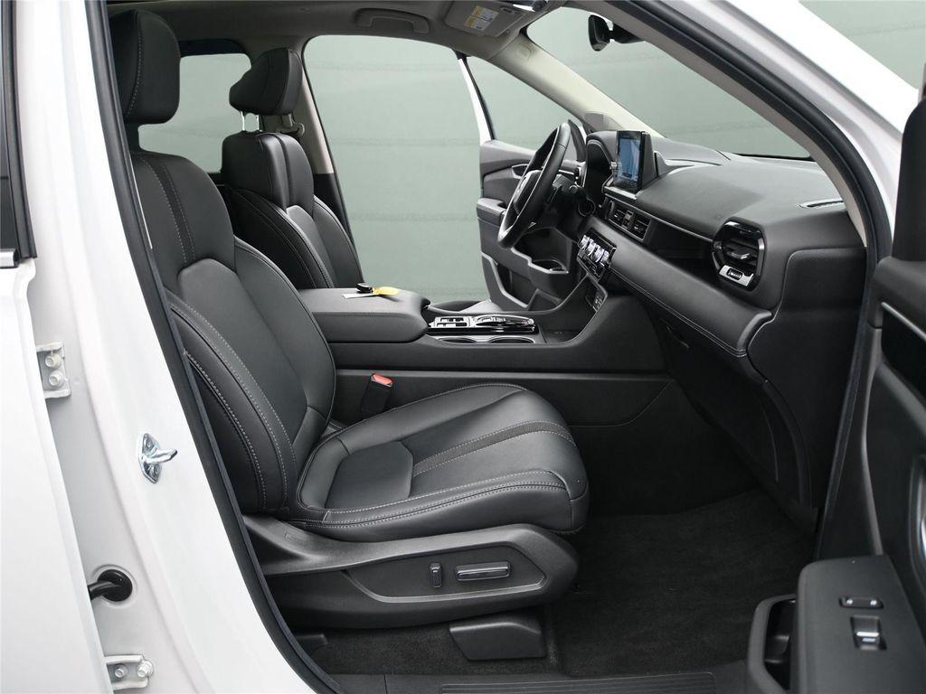 used 2025 Honda Pilot car, priced at $43,700