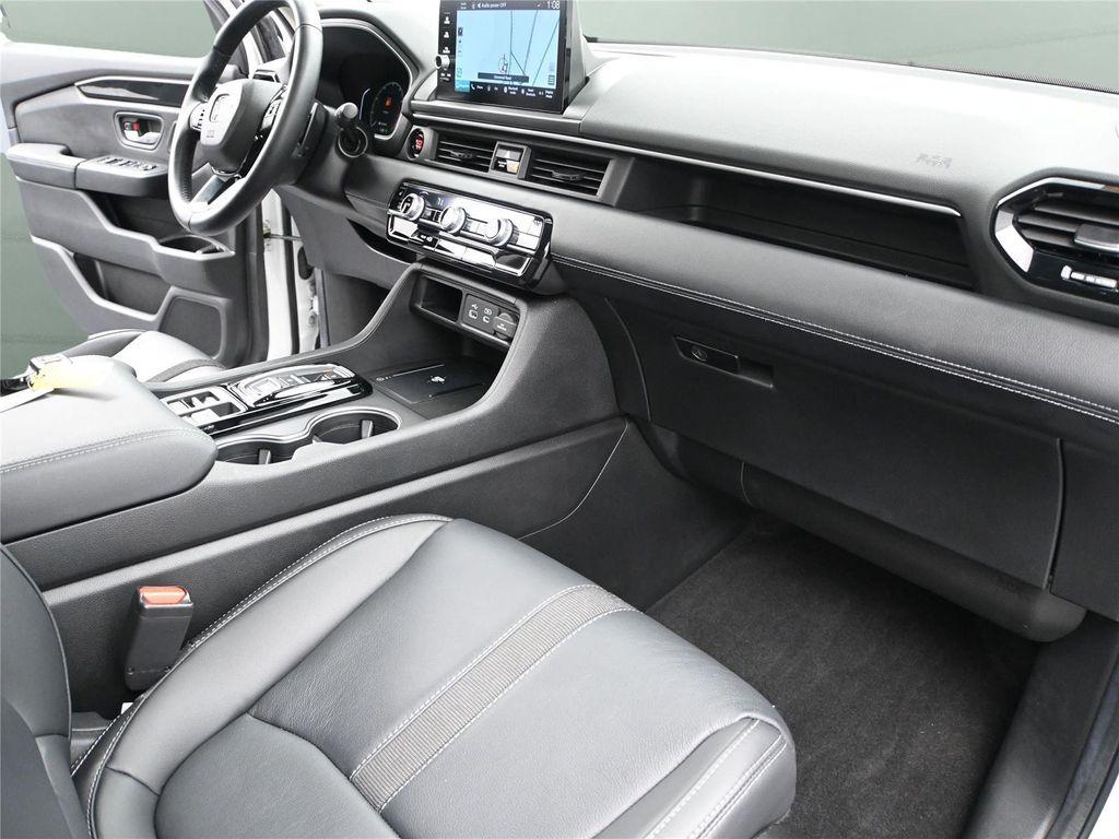 used 2025 Honda Pilot car, priced at $43,700