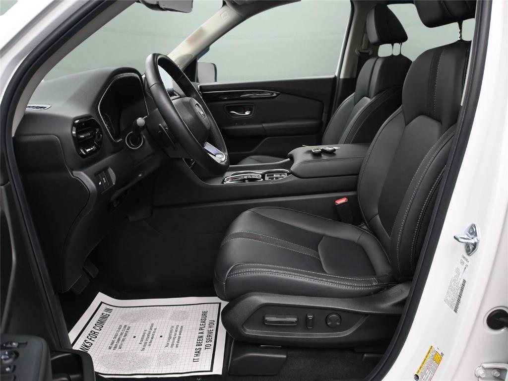 used 2025 Honda Pilot car, priced at $45,350