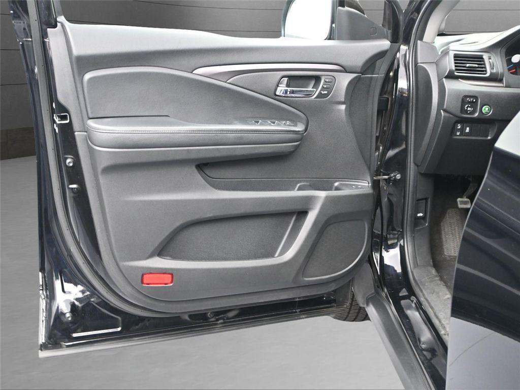 used 2022 Honda Pilot car, priced at $28,000