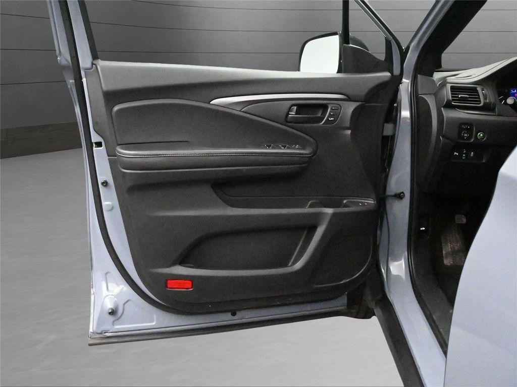 used 2022 Honda Passport car, priced at $27,400