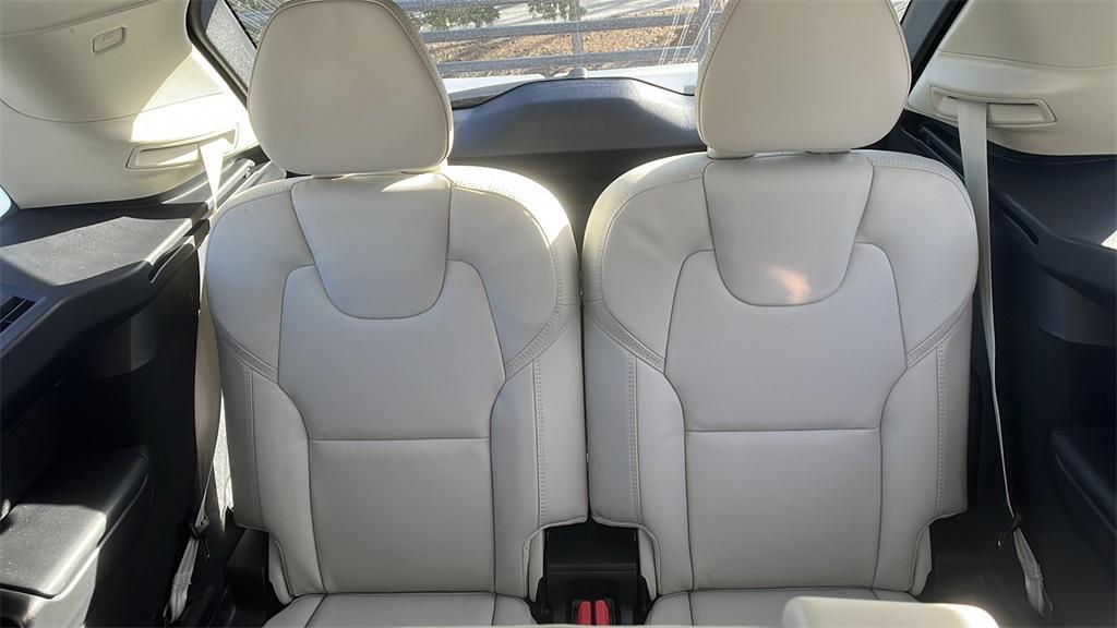 new 2025 Volvo XC90 Plug-In Hybrid car