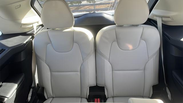 new 2025 Volvo XC90 Plug-In Hybrid car