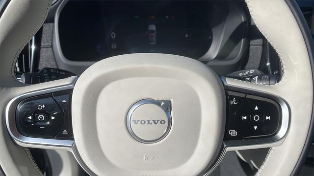 new 2025 Volvo XC90 Plug-In Hybrid car