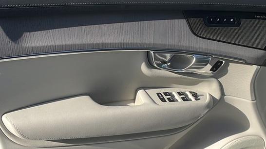new 2025 Volvo XC90 Plug-In Hybrid car