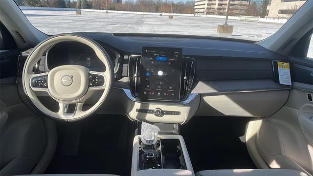 new 2025 Volvo XC90 Plug-In Hybrid car