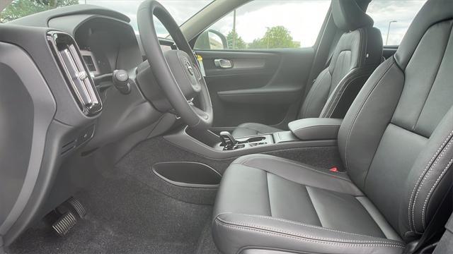 new 2025 Volvo XC40 car, priced at $44,595