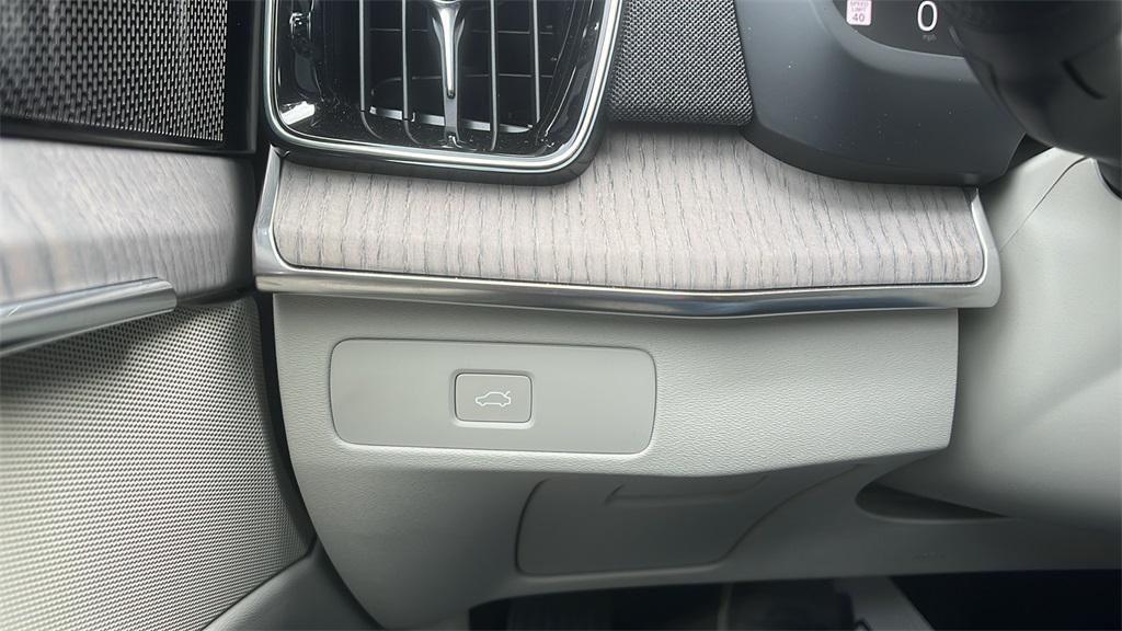 new 2026 Volvo XC90 car, priced at $75,155