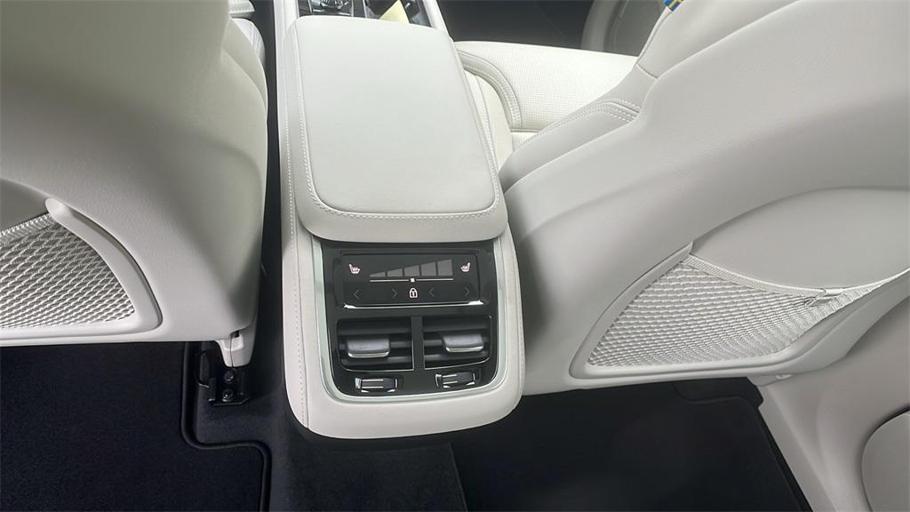 new 2026 Volvo XC90 car, priced at $75,155