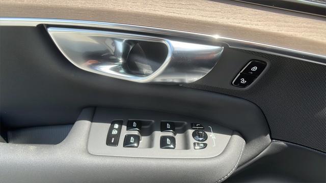 new 2025 Volvo XC90 car, priced at $64,345