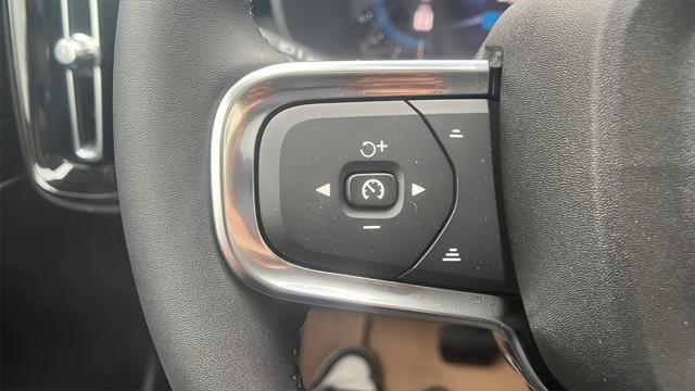 new 2025 Volvo XC40 car, priced at $51,145