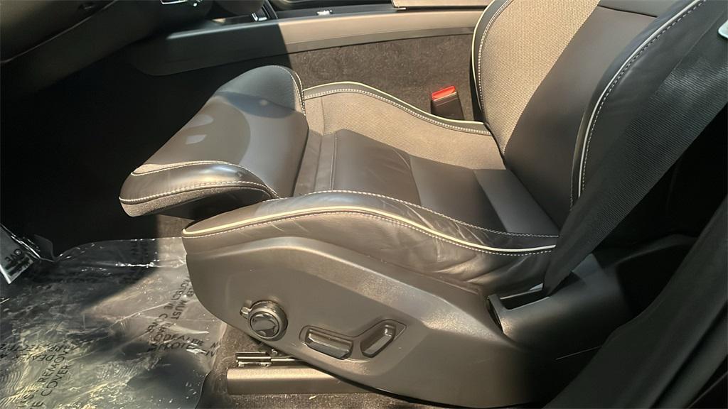 used 2022 Volvo XC60 car, priced at $32,495