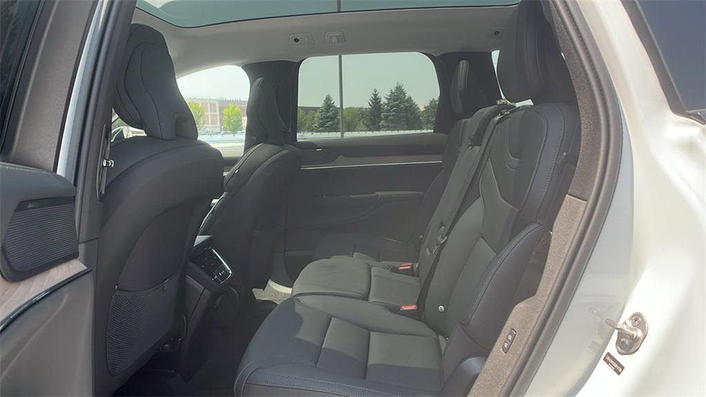 new 2025 Volvo EX90 car, priced at $81,290