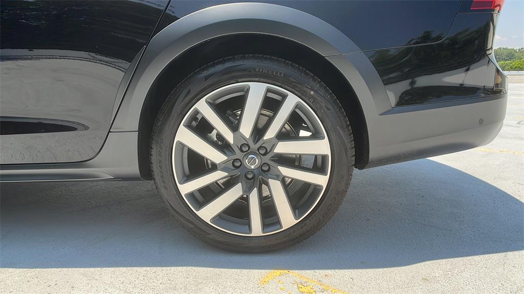 new 2025 Volvo V90 Cross Country car, priced at $64,525