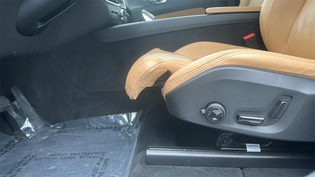 used 2022 Volvo XC60 car, priced at $38,972