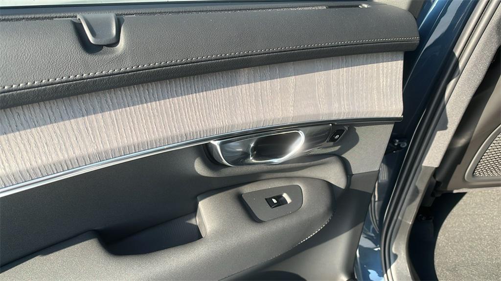 new 2026 Volvo XC90 car, priced at $76,945