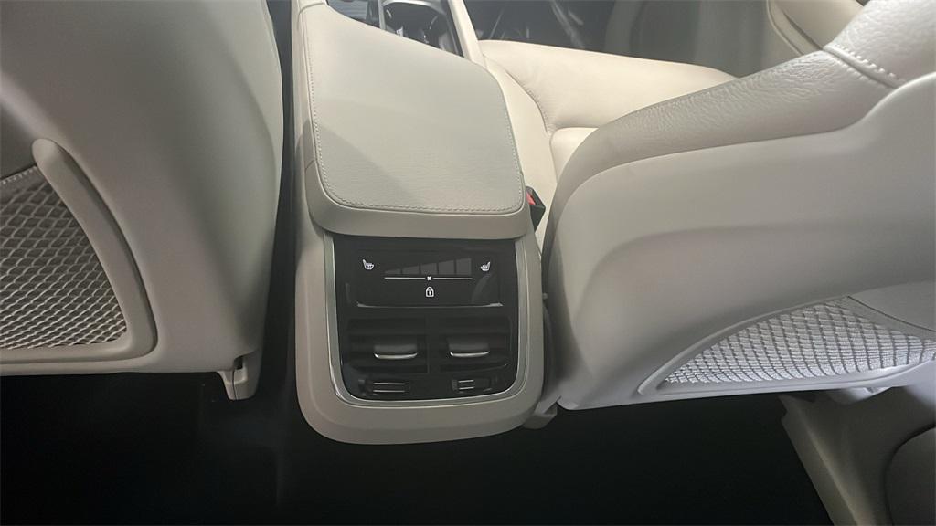 used 2022 Volvo XC90 car, priced at $38,895