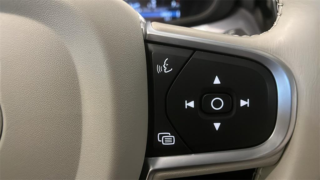 used 2020 Volvo XC60 car, priced at $25,795