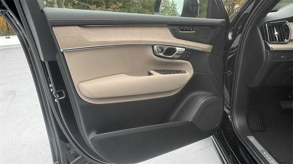 new 2026 Volvo XC90 car, priced at $77,245
