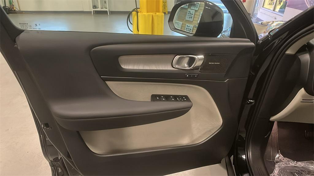 used 2024 Volvo XC40 car, priced at $35,959