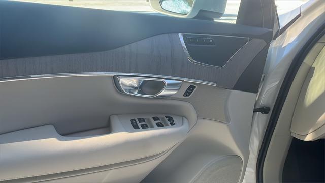 new 2025 Volvo XC90 Plug-In Hybrid car