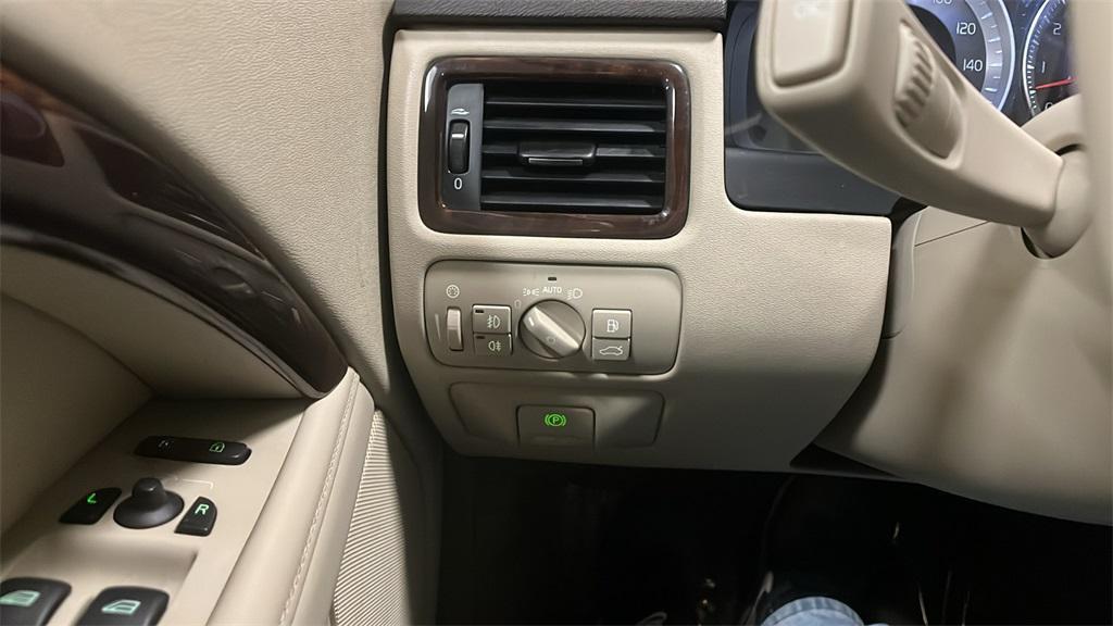 used 2013 Volvo XC70 car, priced at $9,695