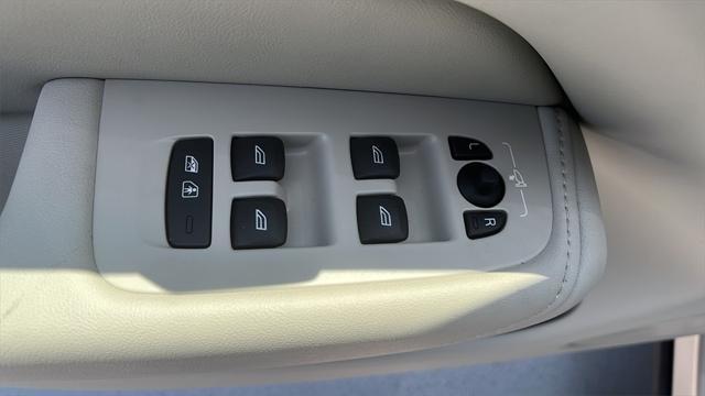 used 2023 Volvo XC60 car, priced at $44,930