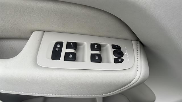 new 2025 Volvo XC60 Plug-In Hybrid car, priced at $66,260