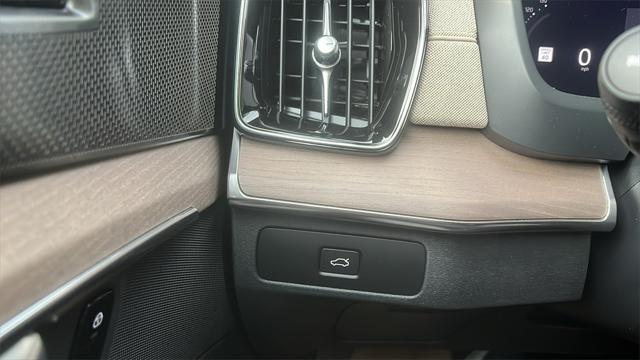 new 2026 Volvo XC90 car, priced at $71,825