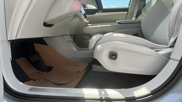 new 2025 Volvo EX90 car