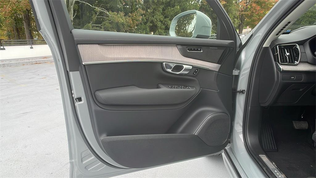 new 2026 Volvo XC90 car, priced at $75,155