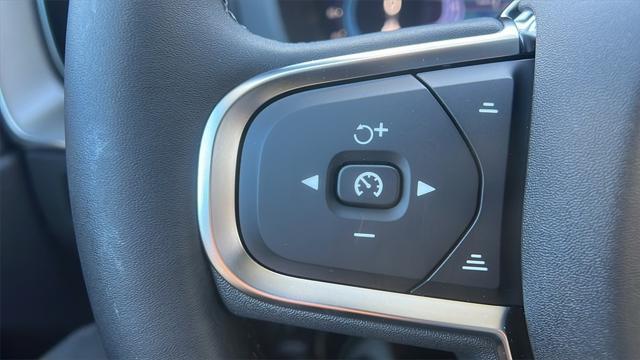 new 2025 Volvo XC60 car, priced at $51,075