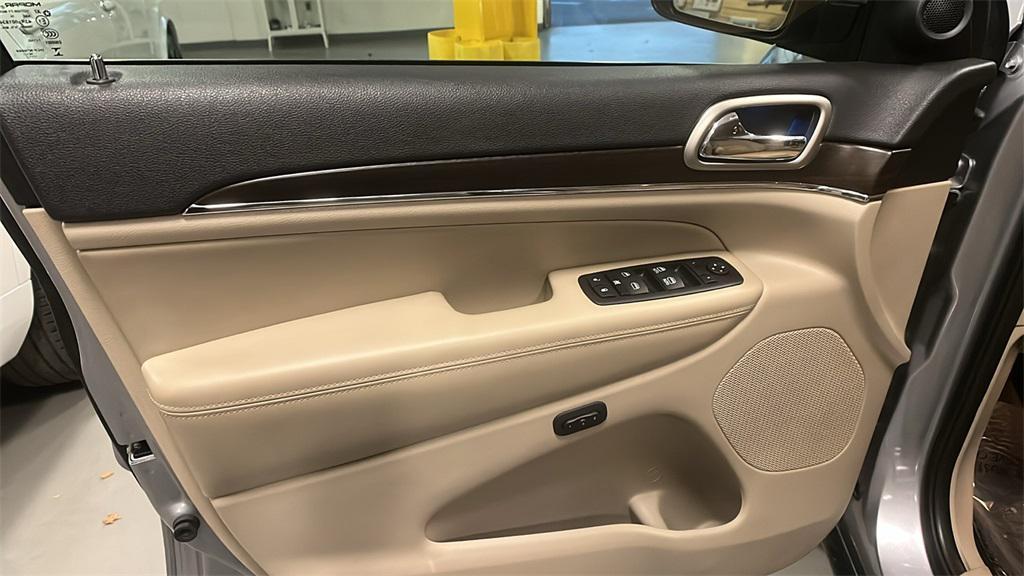 used 2015 Jeep Grand Cherokee car, priced at $10,985