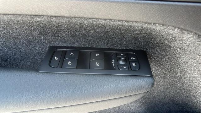 new 2026 Volvo XC40 car