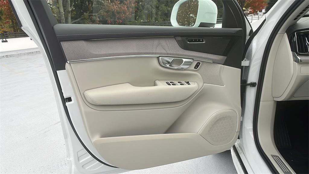 new 2026 Volvo XC90 car, priced at $75,155