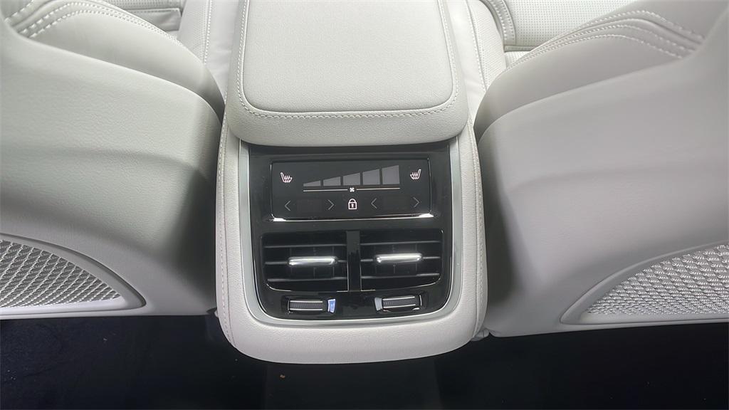 new 2026 Volvo XC90 car, priced at $75,155