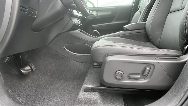 new 2025 Volvo XC40 car, priced at $44,595