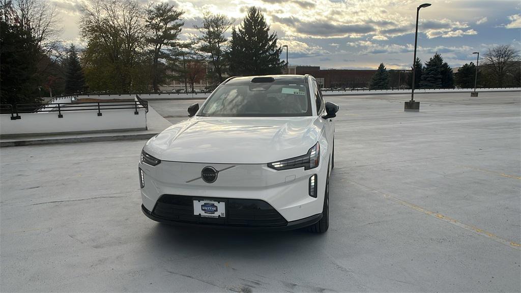 new 2025 Volvo EX90 car, priced at $91,140