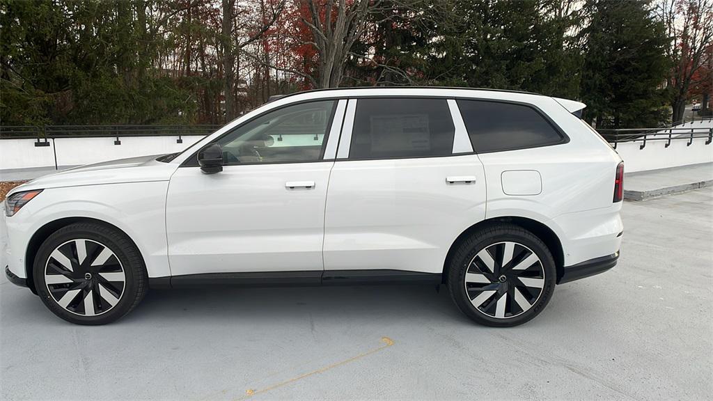 new 2025 Volvo EX90 car, priced at $91,140