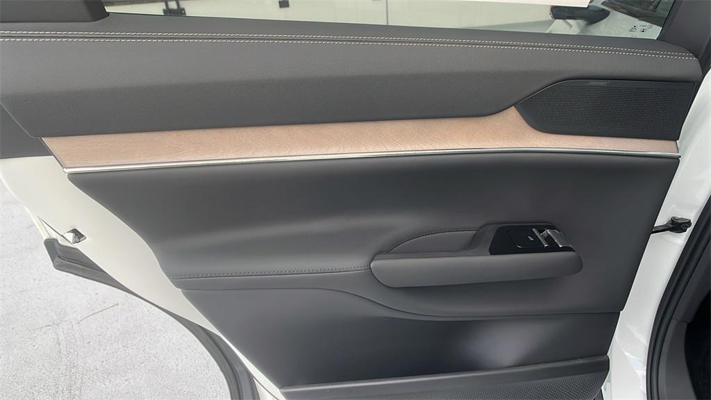 new 2025 Volvo EX90 car, priced at $91,140