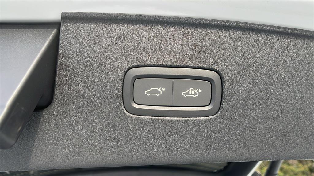 new 2025 Volvo EX90 car, priced at $91,140