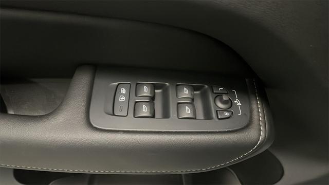 used 2022 Volvo XC60 car, priced at $37,987