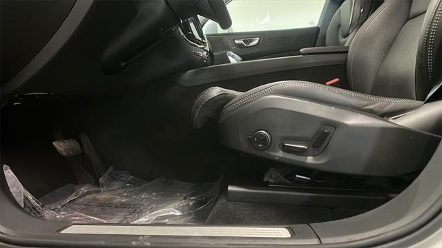 used 2022 Volvo XC60 car, priced at $37,987