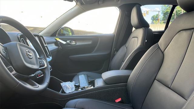 new 2025 Volvo XC40 car