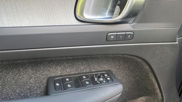 new 2025 Volvo XC40 car