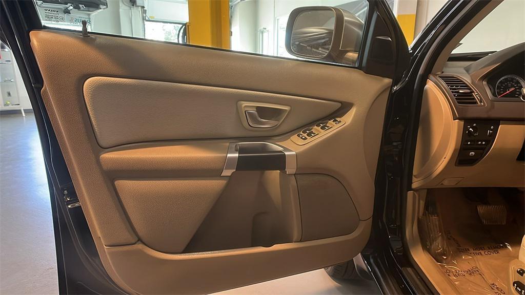used 2013 Volvo XC90 car, priced at $9,750
