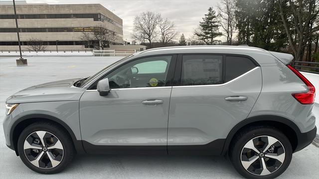 new 2025 Volvo XC40 car