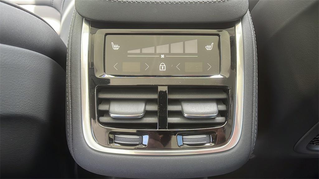 new 2025 Volvo XC90 car, priced at $65,395