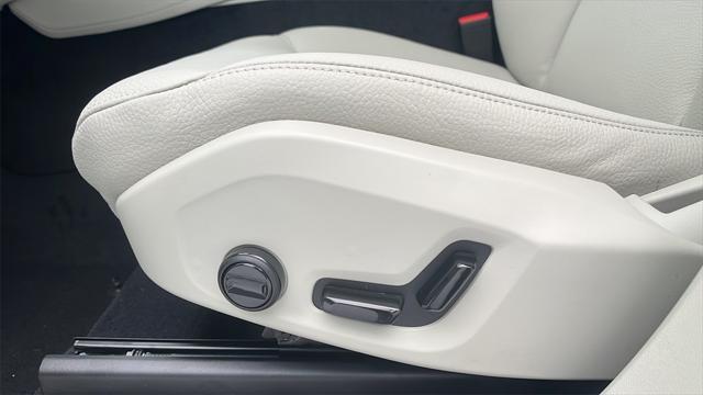 new 2025 Volvo XC90 car
